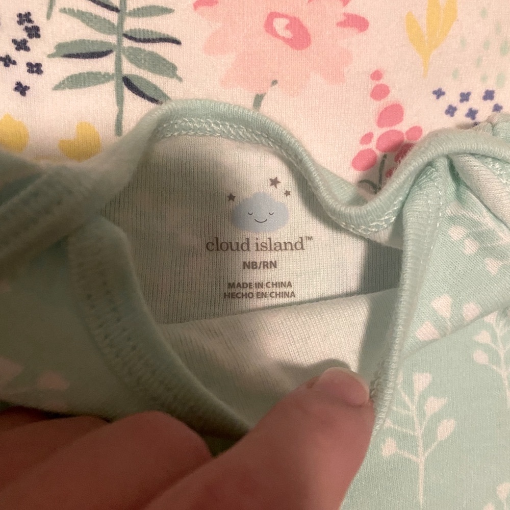 Newborn CLOUD ISLAND Bodysuit Bundle - Picture 2 of 2